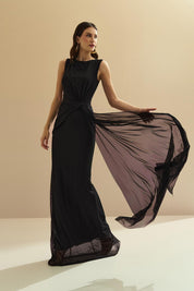 Vestido Longo de Tule com Decote Alto e Canoa, Shape Sereia e Detalhe Franzido com Cauda Frontal - Nalu Preto