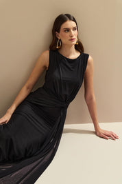 Vestido Longo de Tule com Decote Alto e Canoa, Shape Sereia e Detalhe Franzido com Cauda Frontal - Nalu Preto