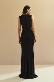 Vestido Longo de Tule com Decote Alto e Canoa, Shape Sereia e Detalhe Franzido com Cauda Frontal - Nalu Preto