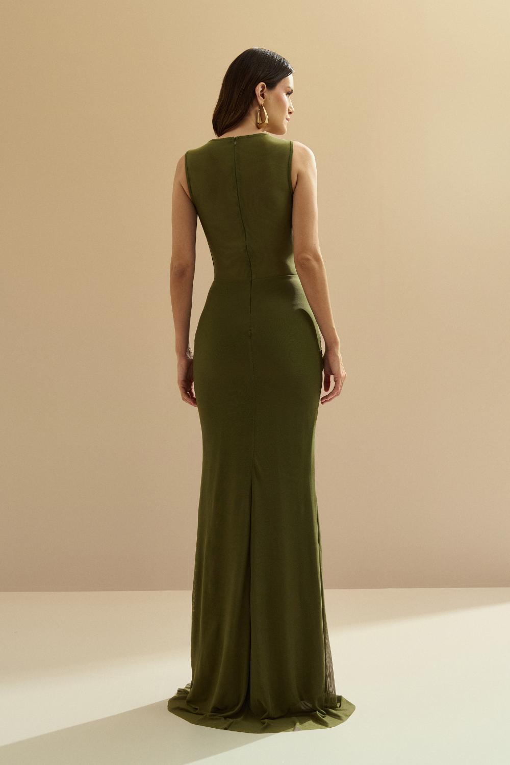 Vestido Longo de Tule com Decote Alto e Canoa, Shape Sereia e Detalhe Franzido com Cauda Frontal - Nalu Oliva
