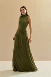 Vestido Longo de Tule com Gola Alta, Detalhe Franzido no Quadril e Decote Gota nas Costas - Iris Verde Oliva