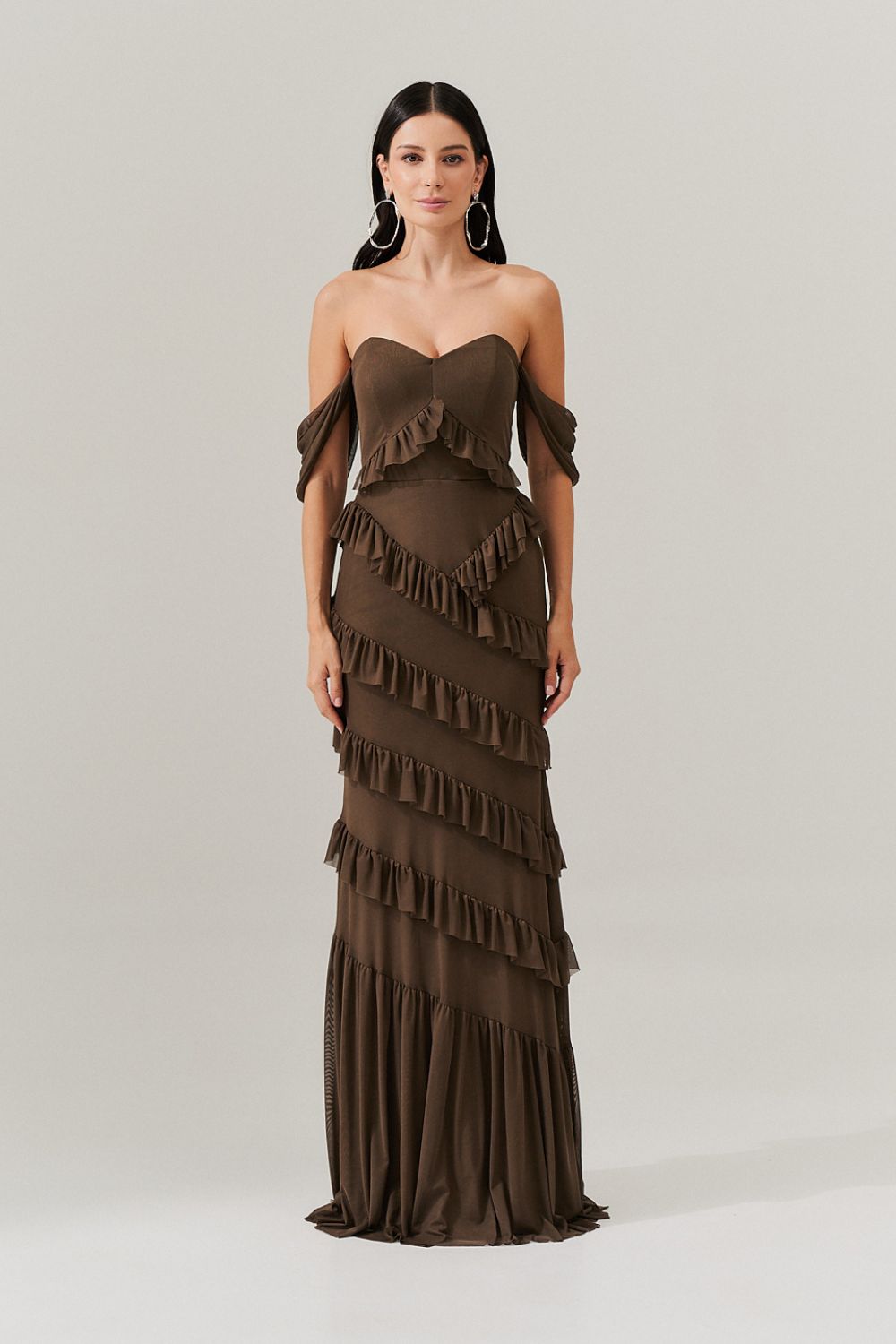 Vestido Longo Decote Coração com Recortes de Babado - Mendoza Mocha | Marrom