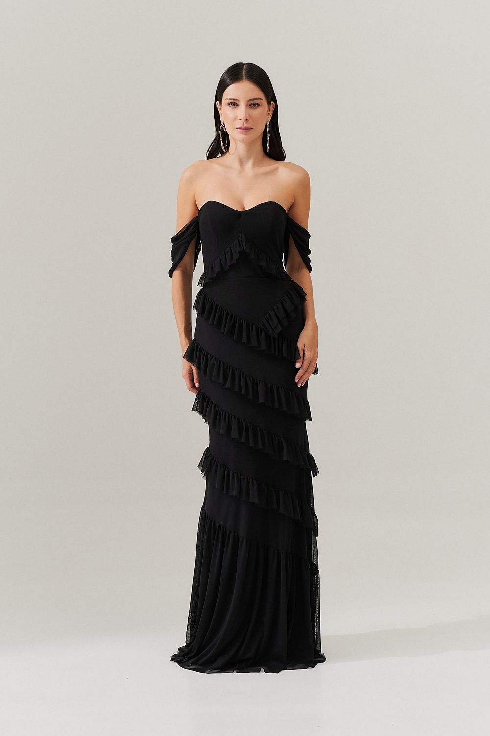 Vestido Longo Decote Coração com Recortes de Babado - Mendoza Preto