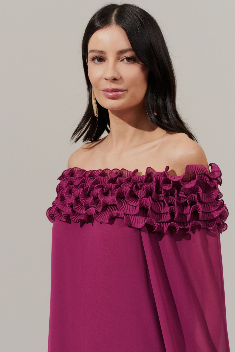 Vestido Longo Decote Ombro a Ombro com Capa - Porto Rico Fucsia