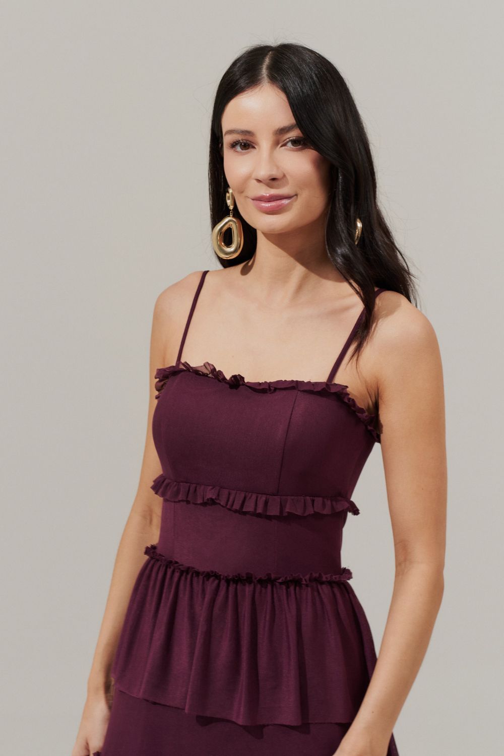 Vestido Longo Decote Reto com Recortes e Babados - Letônia Marsala