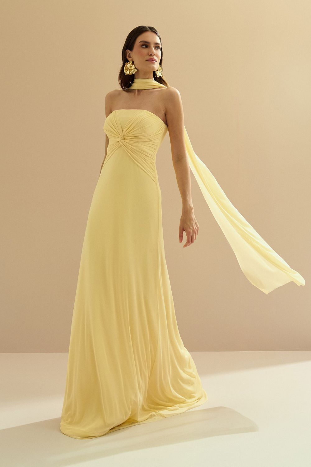 Vestido Longo Decote Reto com Torção e Echarpe - Fiora Amarelo