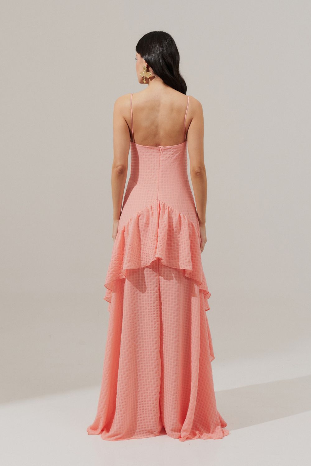 Vestido Longo Decote V e Saia Assimétrica com Babados - Monte Negro Coral