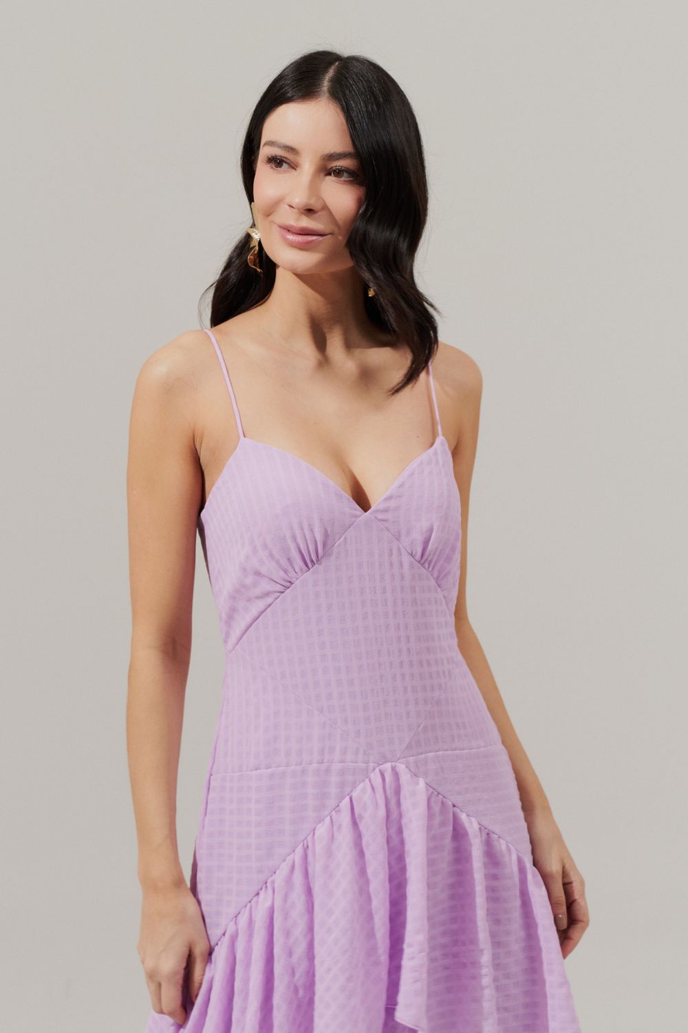 Vestido Longo Decote V e Saia Assimétrica com Babados - Monte Negro Lilás | Lavanda