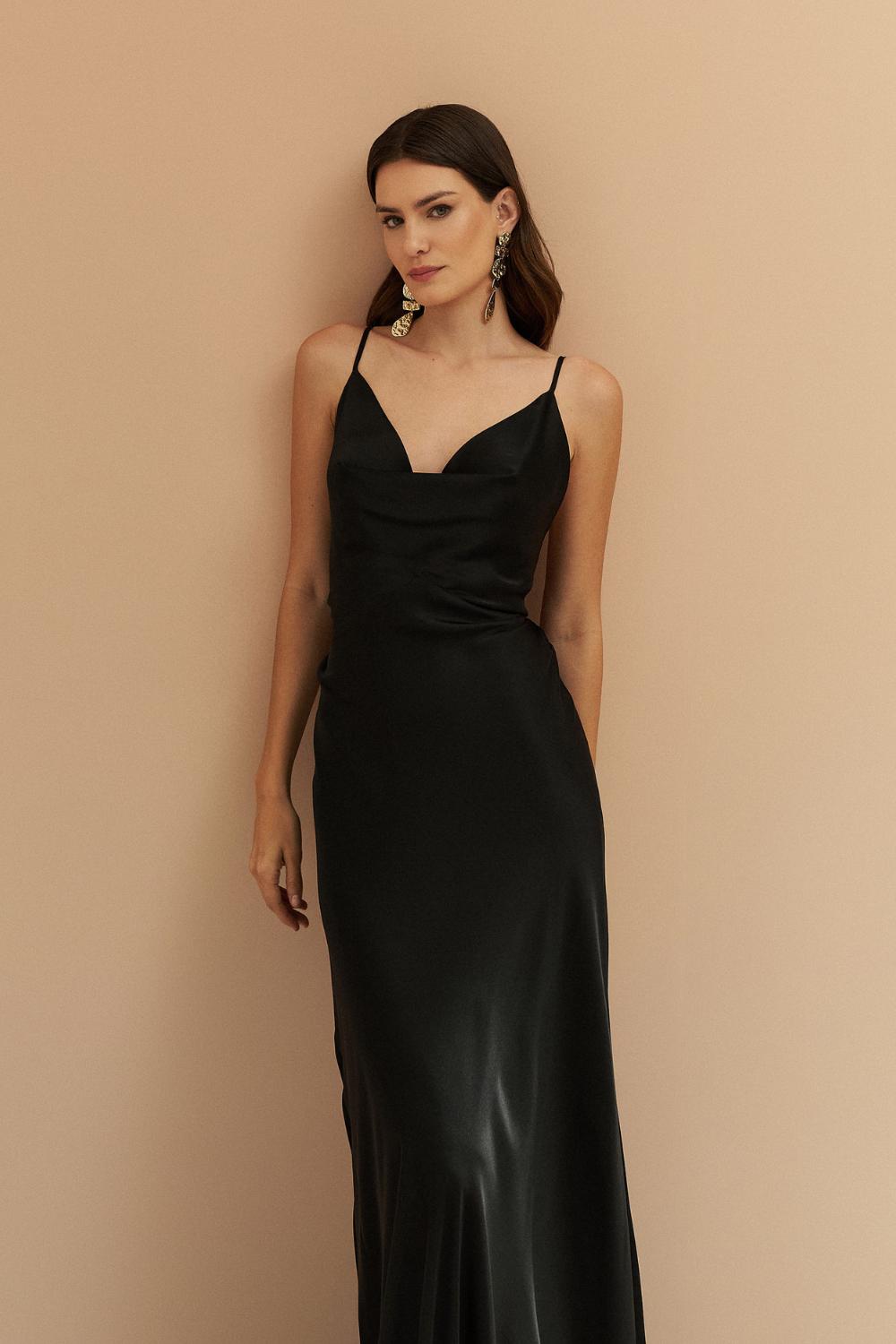 Vestido Longo em Cetim com Decote Degagê com Alças Finas e Amarração nas Costas - Líbano Preto