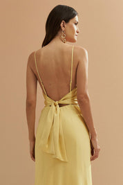 Vestido Longo em Cetim com Decote Degagê com Alças Finas e Amarração nas Costas - Líbano Amarelo