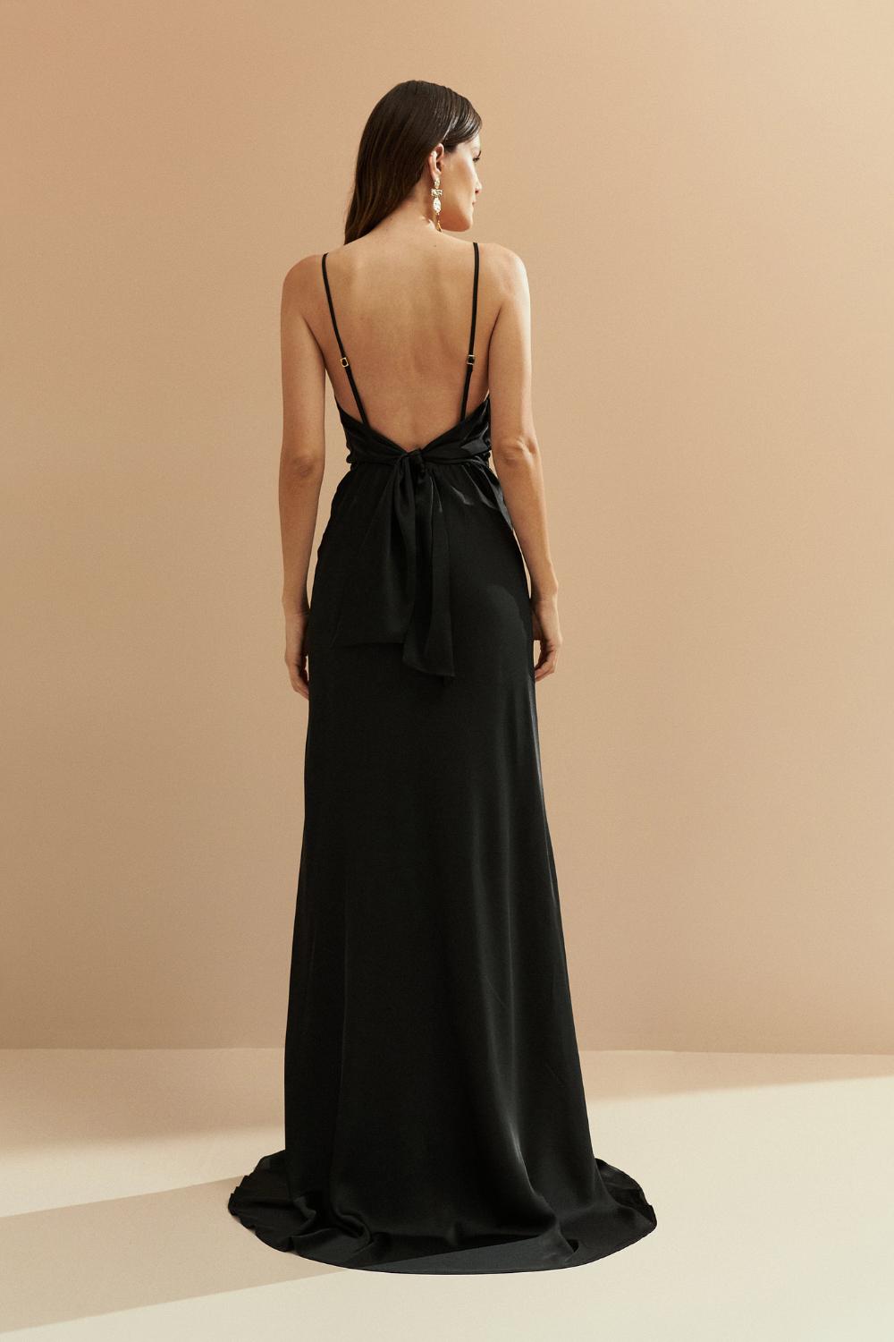 Vestido Longo em Cetim com Decote Degagê com Alças Finas e Amarração nas Costas - Líbano Preto