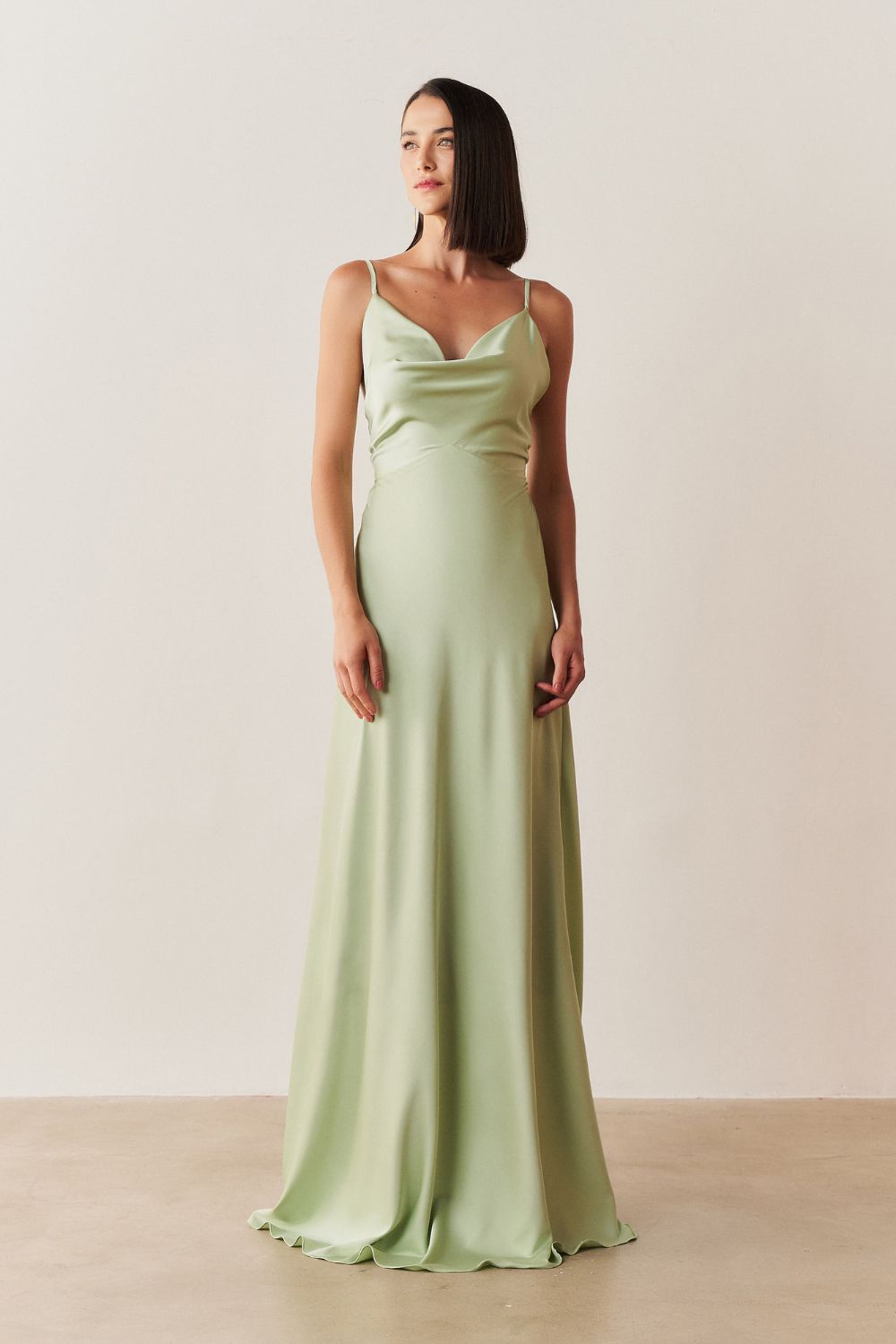 Vestido Longo em Cetim com Decote Degagê com Alças Finas e Amarração nas Costas - Líbano Menta