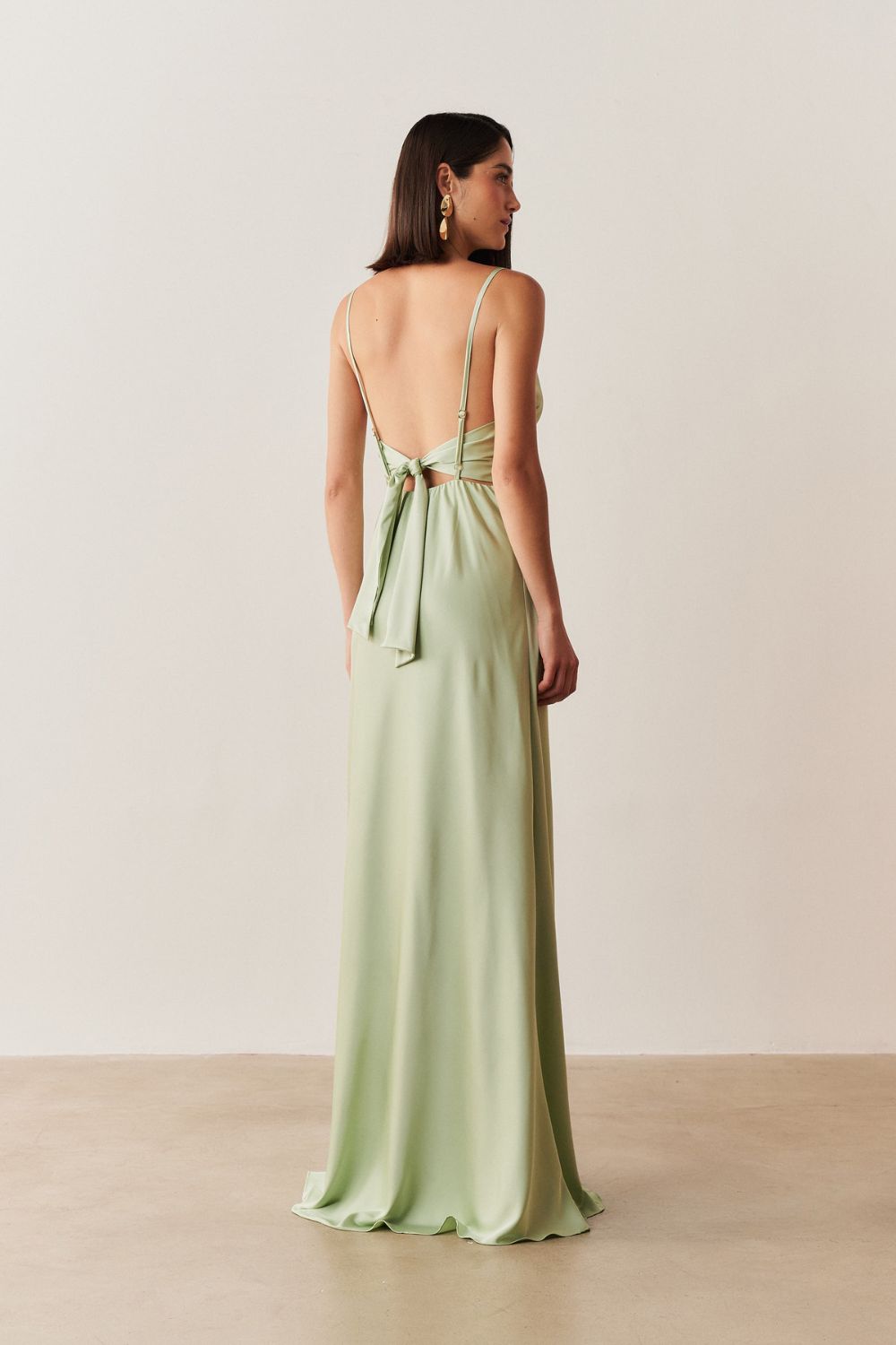 Vestido Longo em Cetim com Decote Degagê com Alças Finas e Amarração nas Costas - Líbano Menta