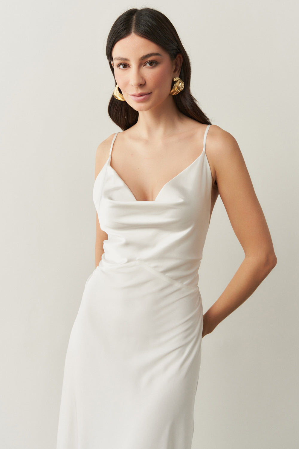 Vestido Longo em Cetim com Decote Degagê com Alças Finas e Amarração nas Costas - Líbano Off White