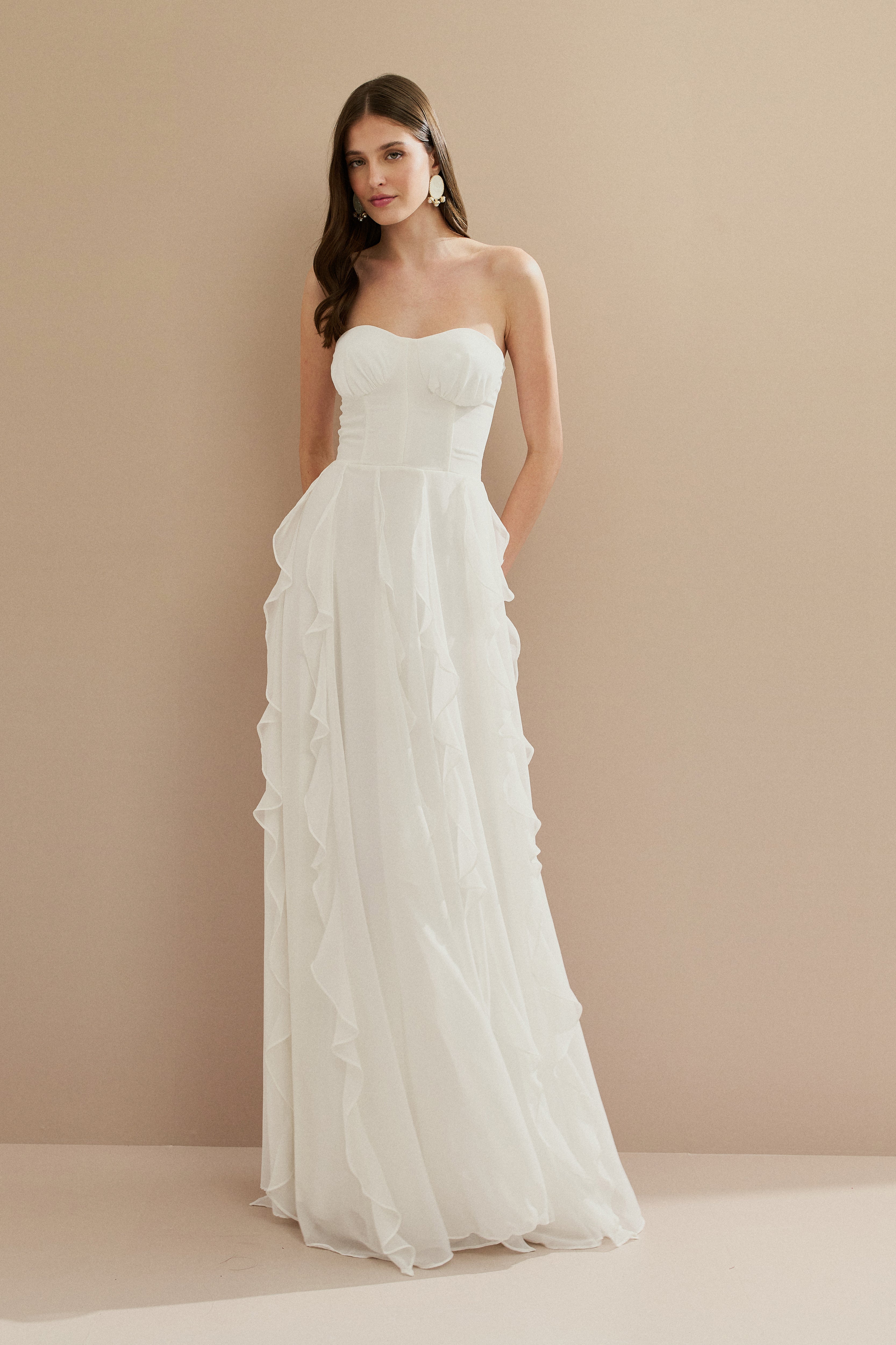 vestido_longo_em_chiffon_com_busto_demarcado_babados_na_saia_e_alca_removivel_luma_off_white1.jpg