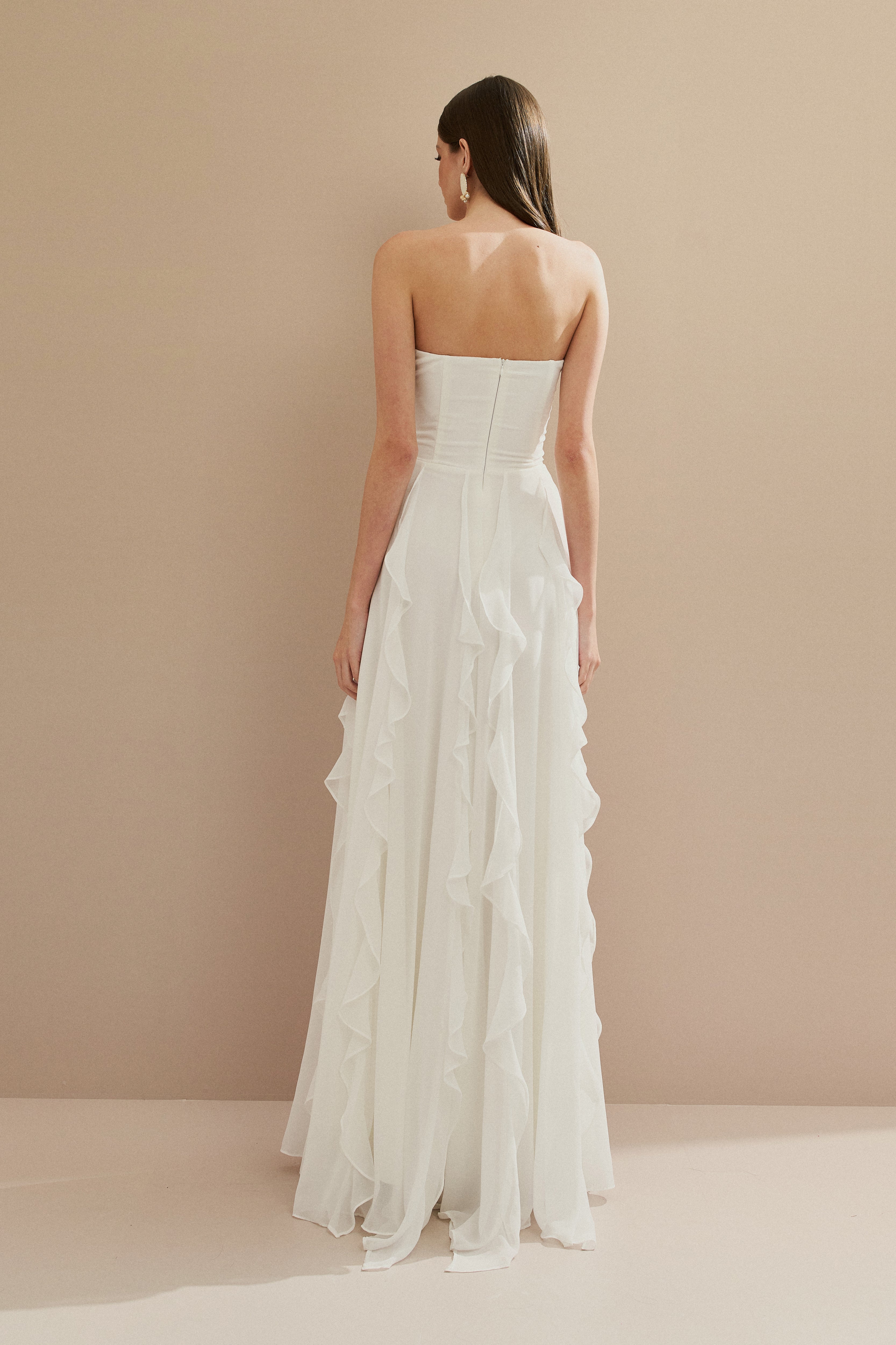 Vestido Longo em Chiffon com Busto Demarcado, Babados na Saia e Alça Removivel - Luma Off White