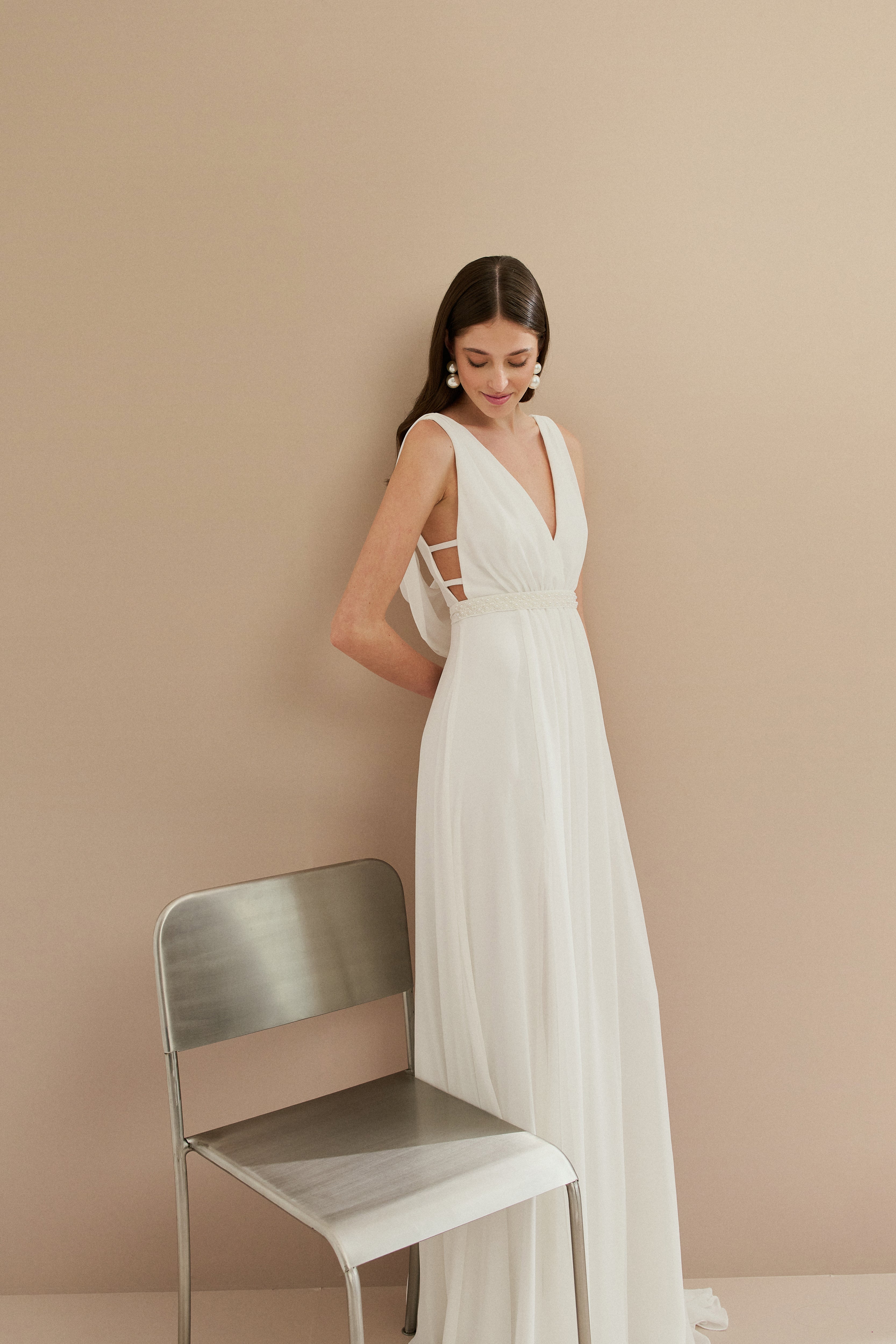 Vestido de Festa Longo com Decote em V, Cinto Bordado e Fenda - Elis Off White