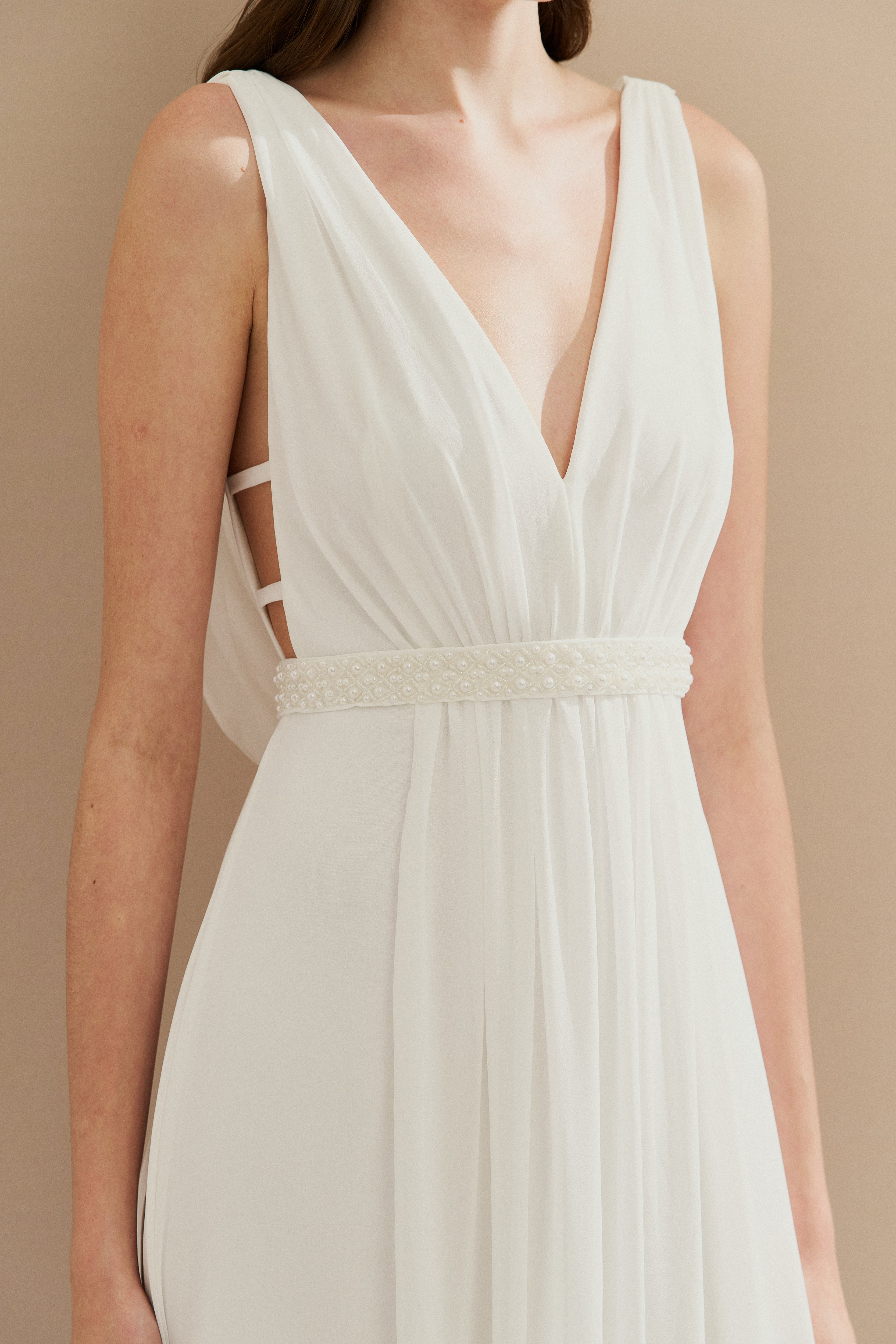 Vestido de Festa Longo com Decote em V, Cinto Bordado e Fenda - Elis Off White