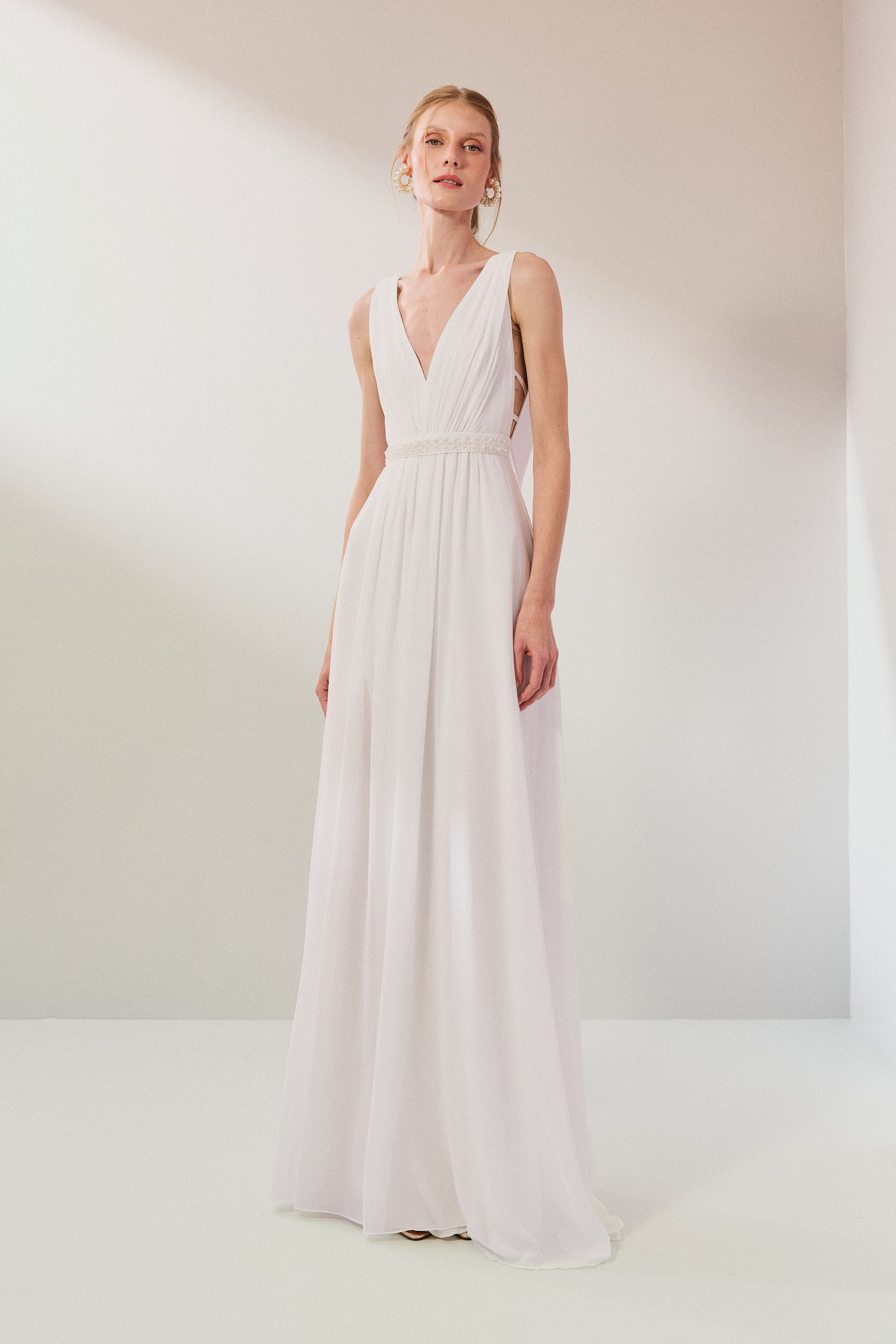 Vestido Longo em Chiffon com Decote em V, Cinto Bordado e Fenda - Elis Off White