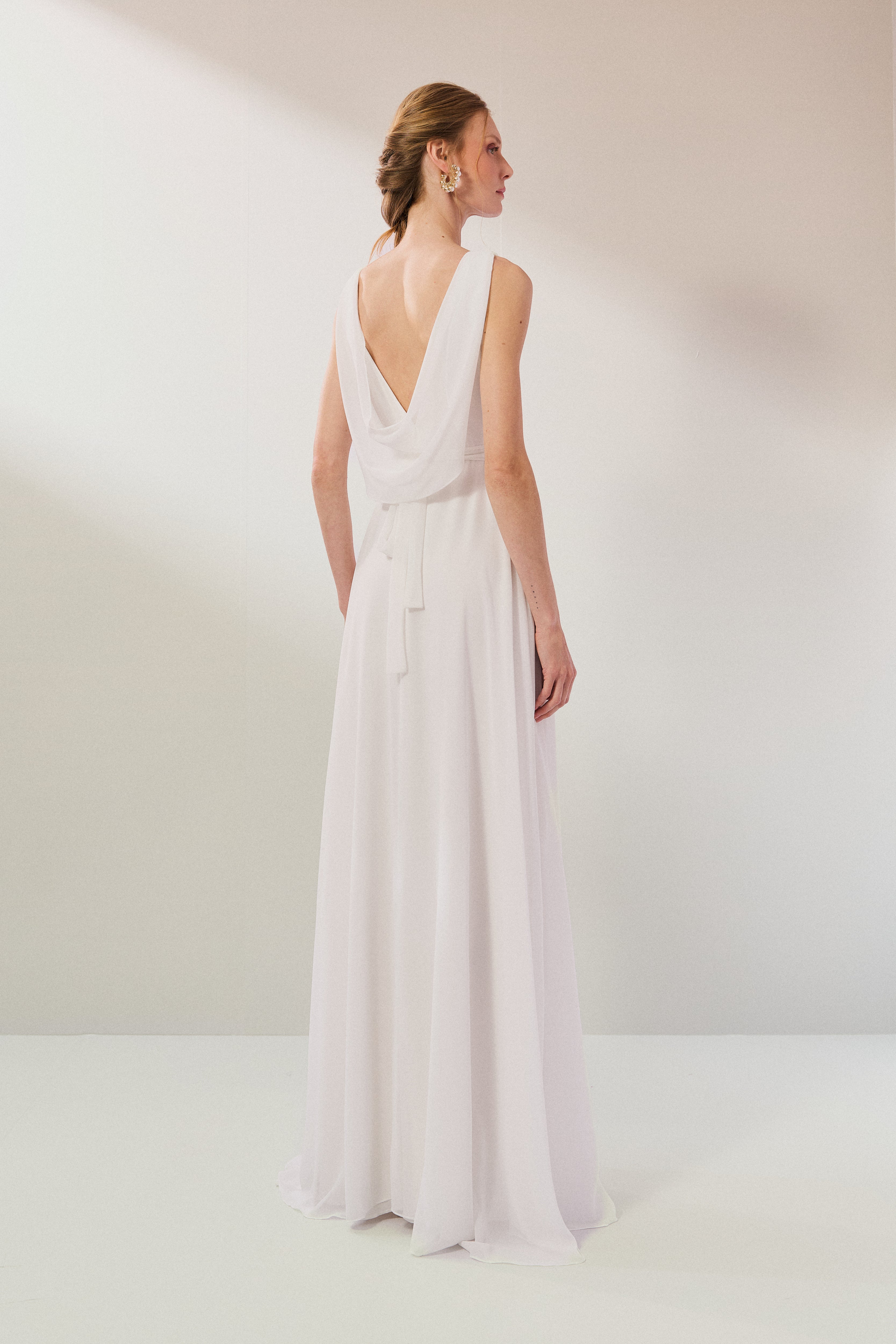 Vestido Longo em Chiffon com Decote em V, Cinto Bordado e Fenda - Elis Off White