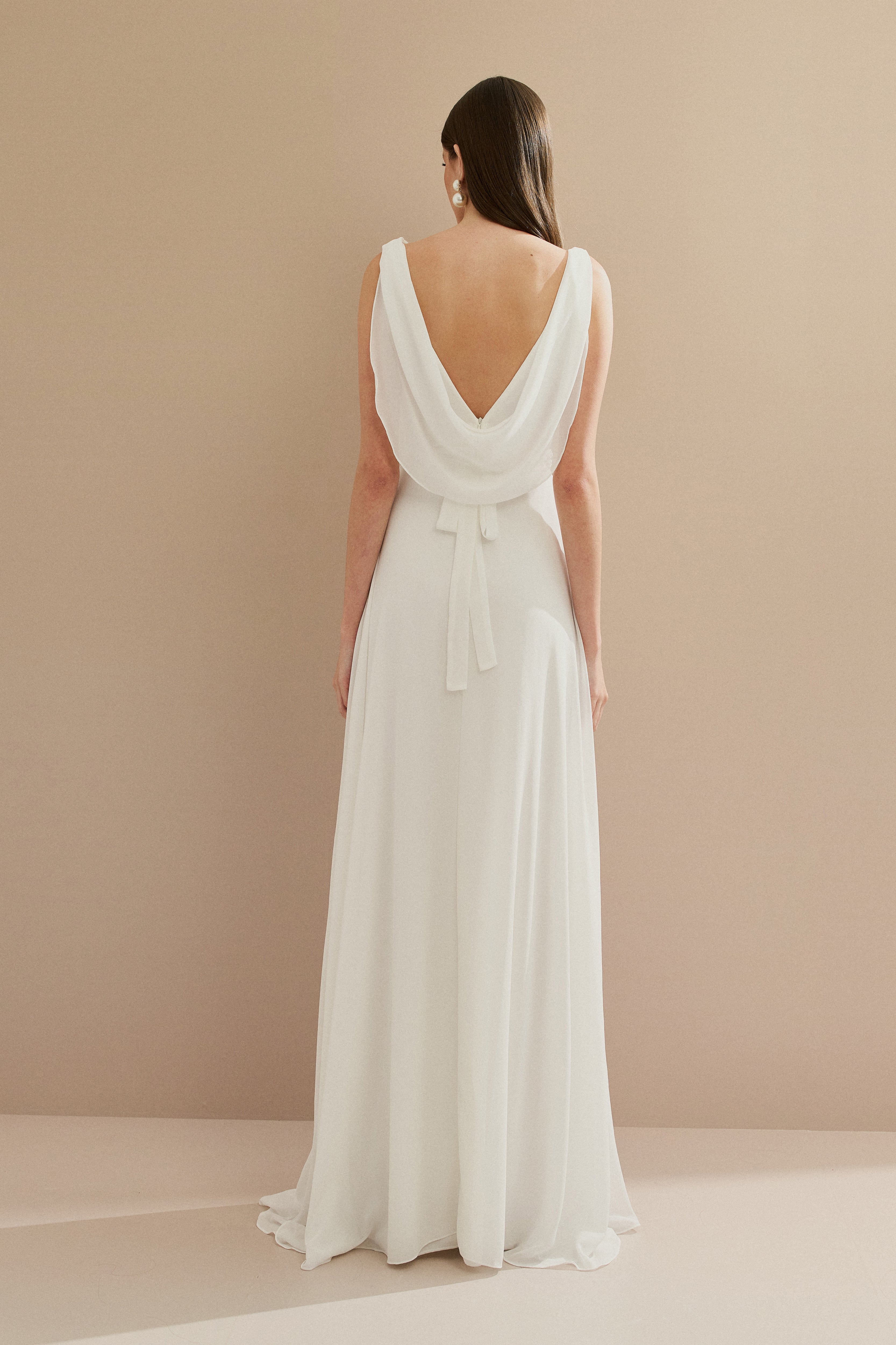 Vestido de Festa Longo com Decote em V, Cinto Bordado e Fenda - Elis Off White