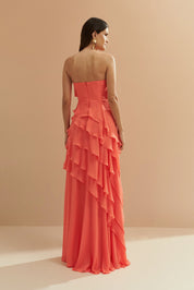 Vestido Longo em Chiffon com Decote Reto sem Alças e Babados Assimétricos - Sorrento Coral