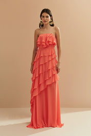 Vestido Longo em Chiffon com Decote Reto sem Alças e Babados Assimétricos - Sorrento Coral