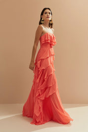 Vestido Longo em Chiffon com Decote Reto sem Alças e Babados Assimétricos - Sorrento Coral