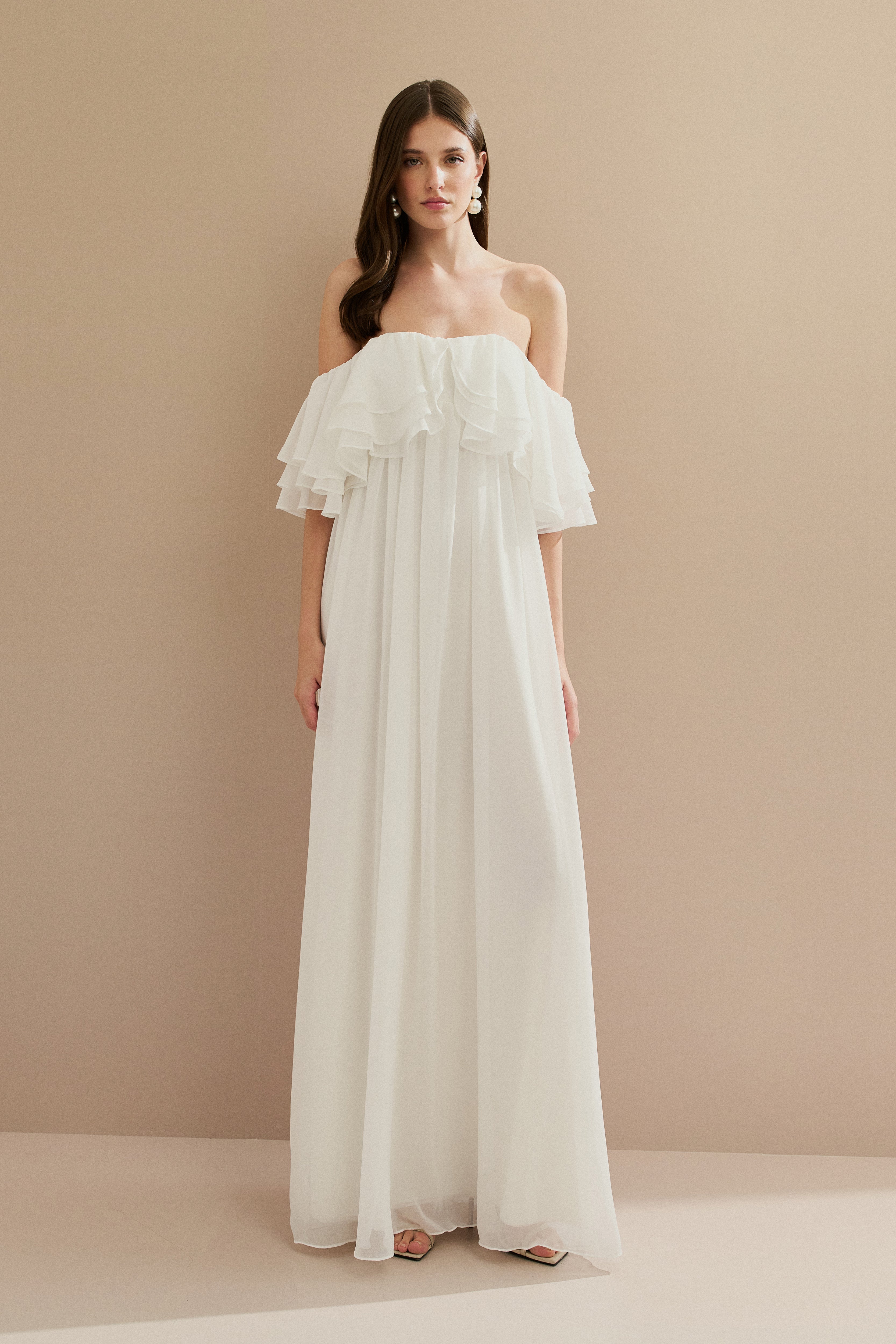 vestido_longo_em_chiffon_com_mangas_ombro_a_ombro_e_babados_himalaia_off_white2.jpg