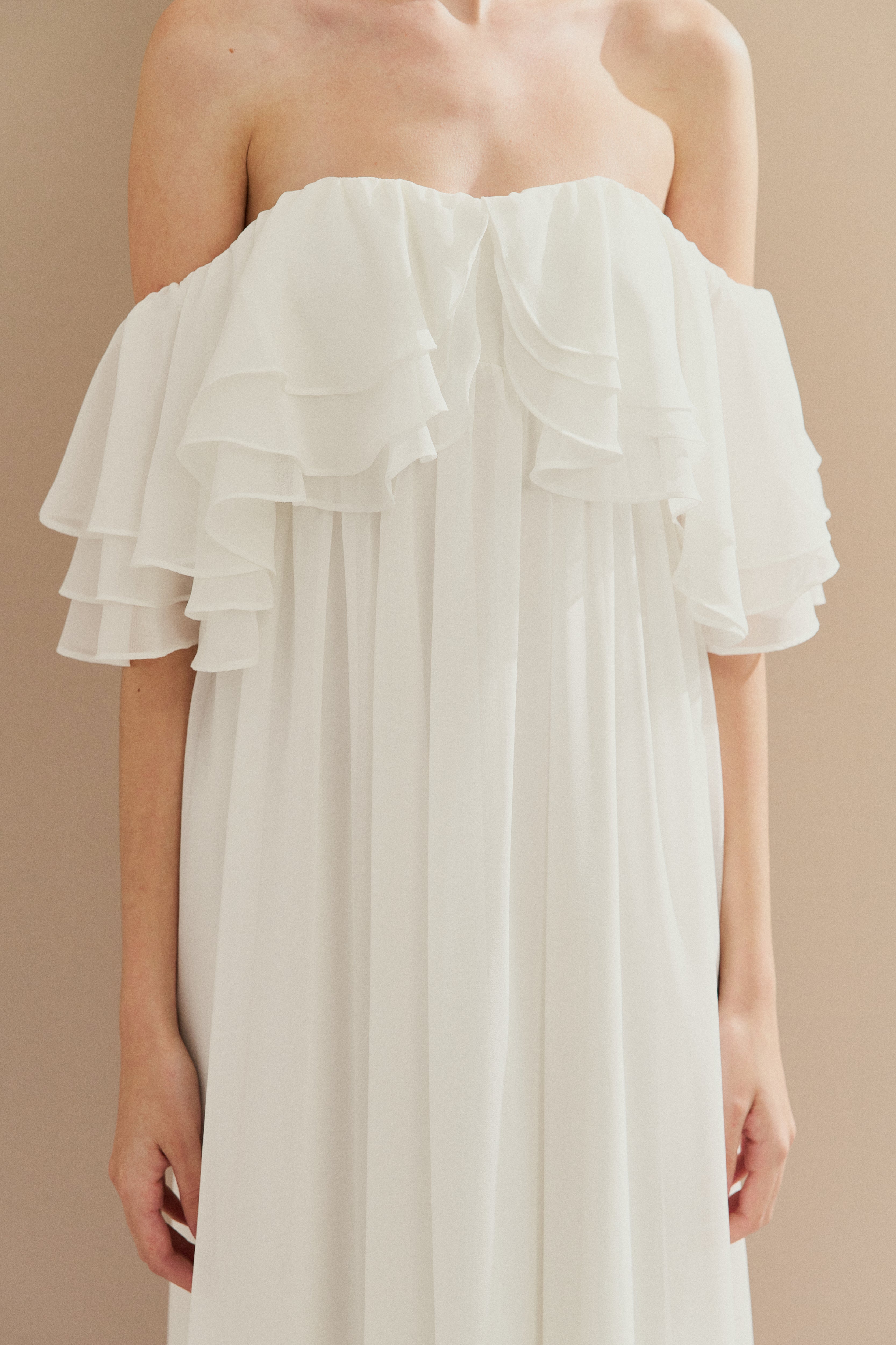 Vestido Longo em Chiffon com Mangas Ombro a Ombro e Babados - Himalaia Off White