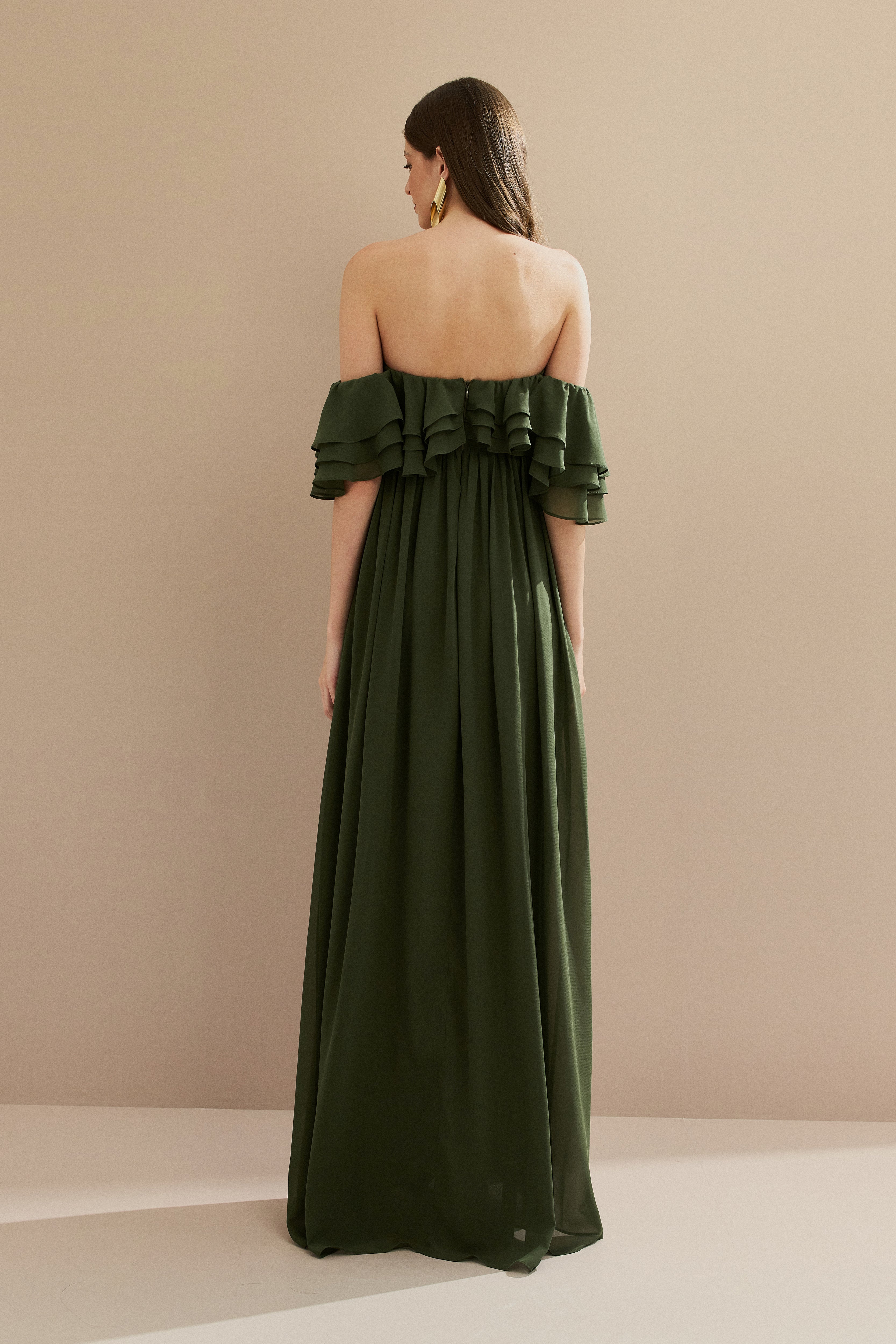 Vestido Longo em Chiffon com Mangas Ombro a Ombro e Babados - Himalaia Verde Oliva