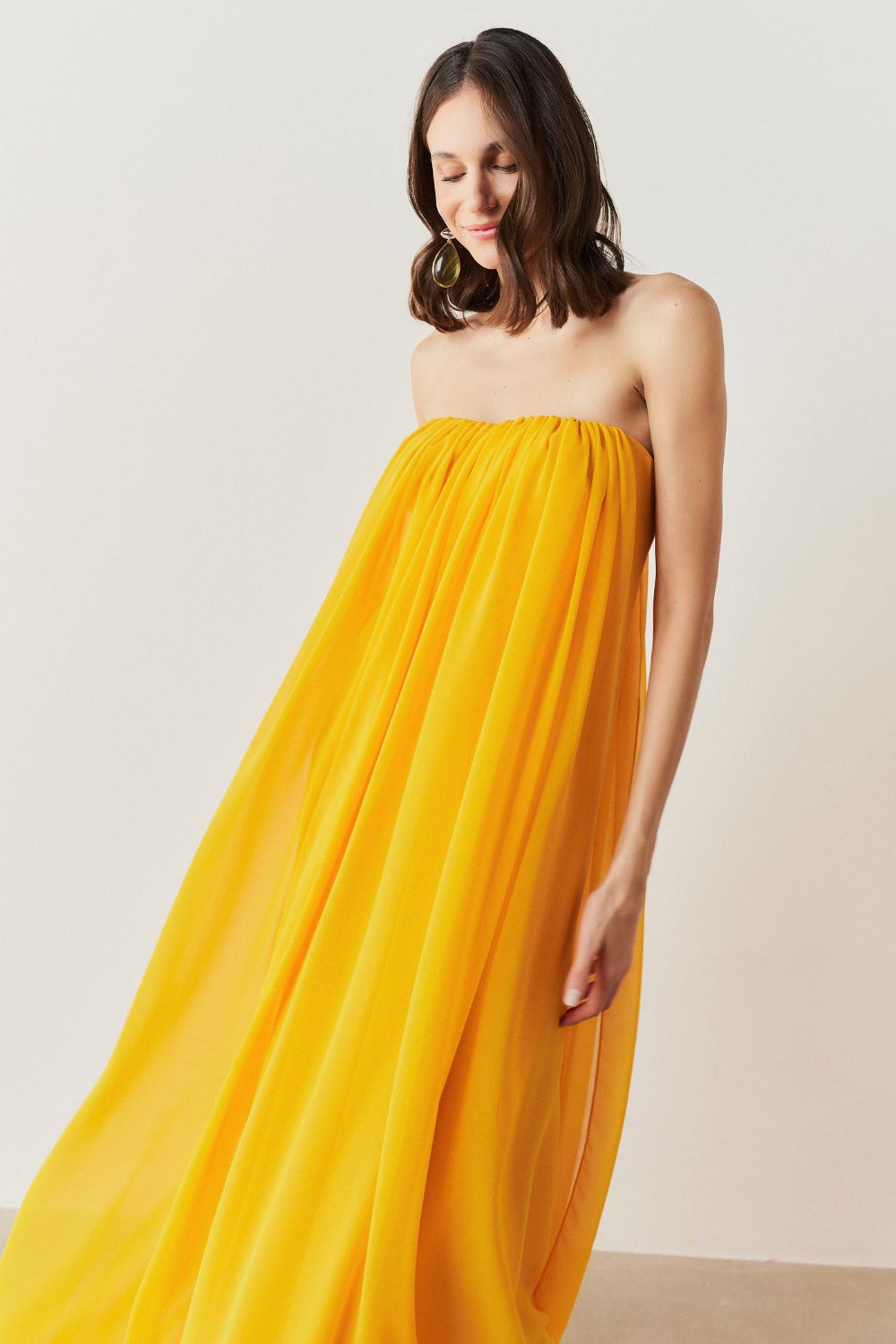 Vestido Longo em Chiffon sem Alça - Líbia Amarelo Manga