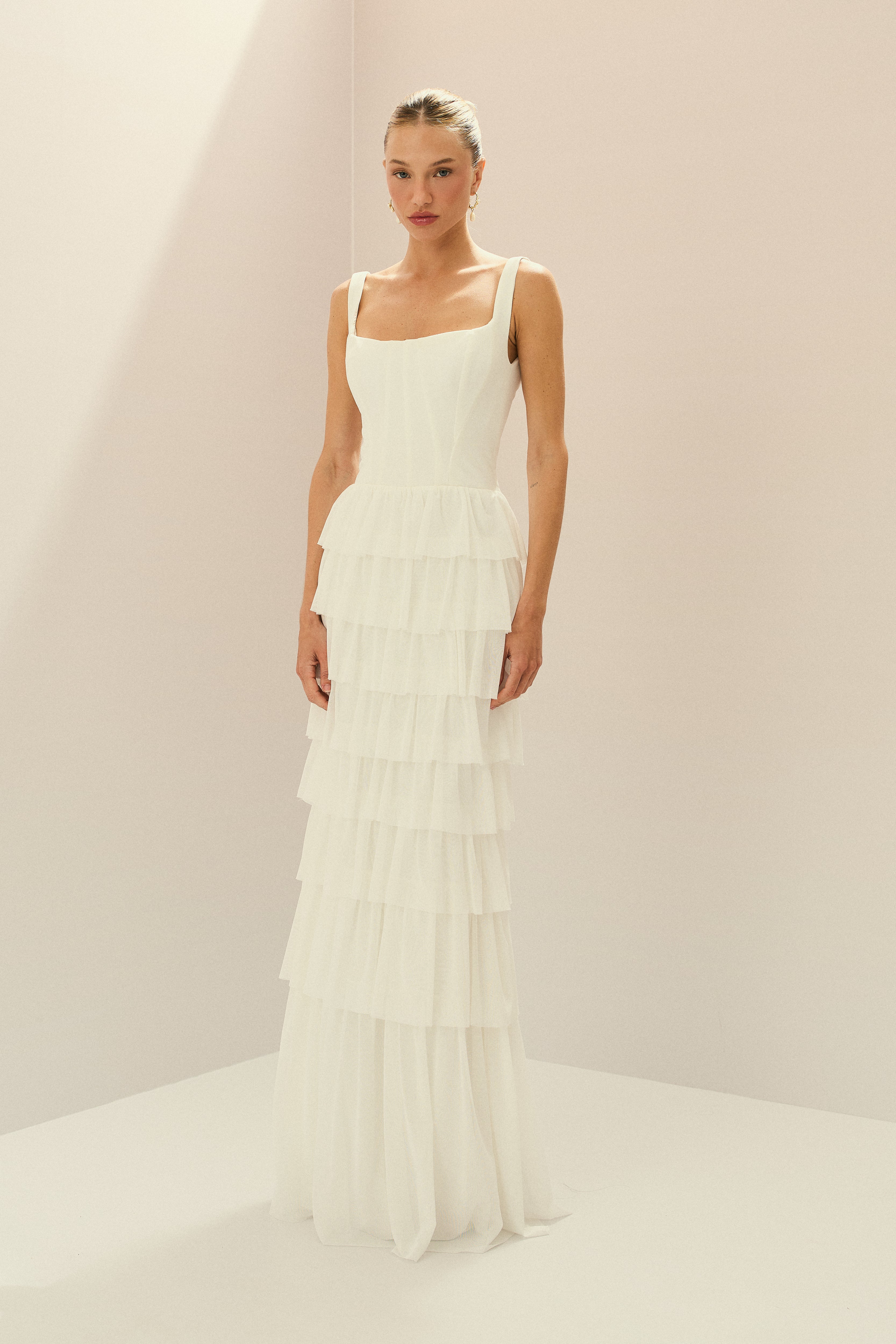 Vestido Longo em Tule com Alças e Decote Quadrado, Saia com Babados em Camadas – Livine Off White
