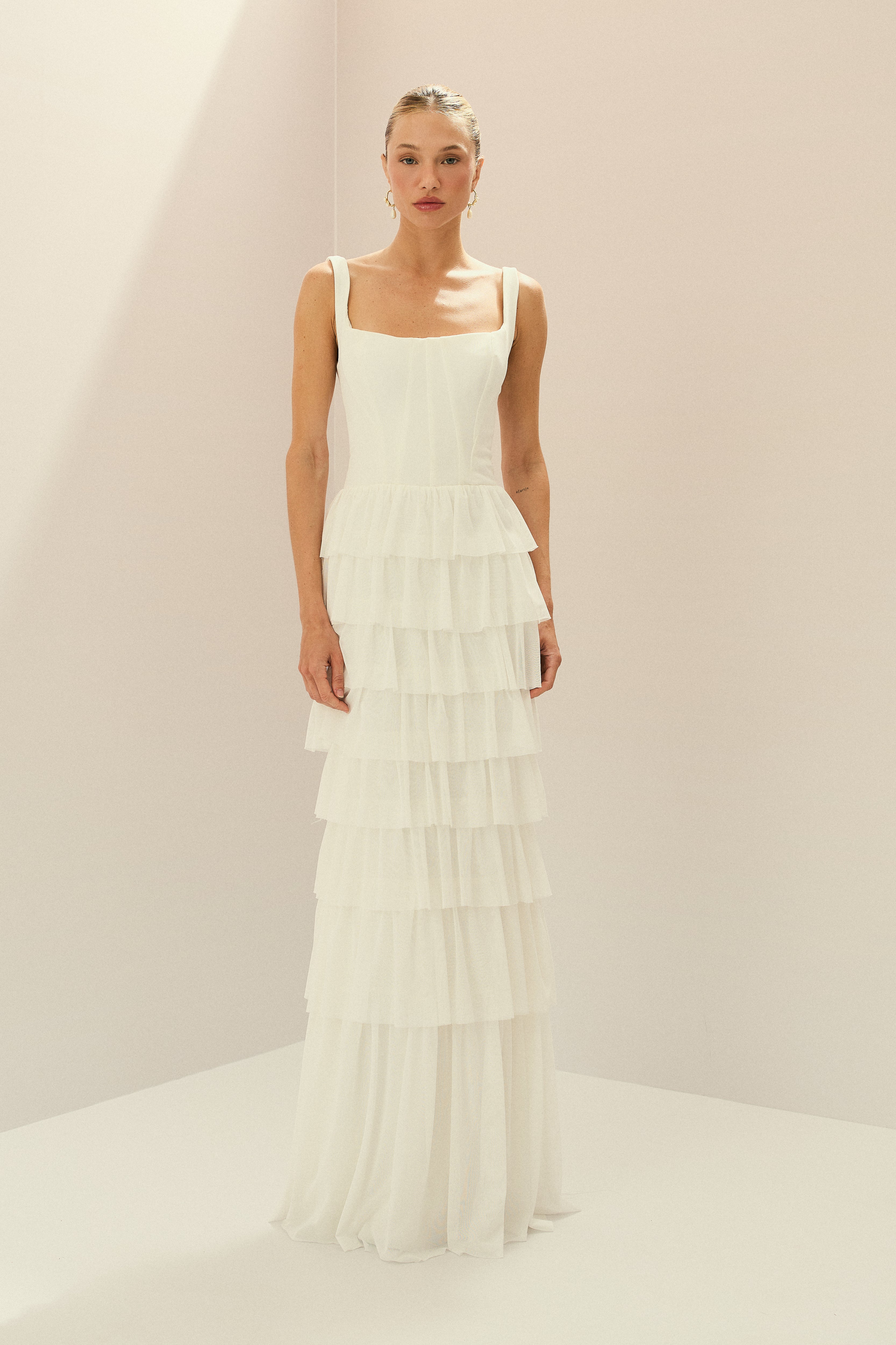 Vestido Longo em Tule com Alças e Decote Quadrado, Saia com Babados em Camadas – Livine Off White