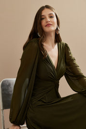 Vestido Longo em Tule com Decote V, Nó e Drapeado Frontal, Mangas Longas - Macau Verde Oliva Escuro