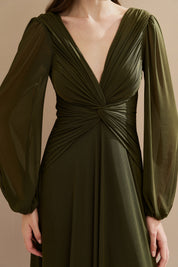 Vestido Longo em Tule com Decote V, Nó e Drapeado Frontal, Mangas Longas - Macau Verde Oliva Escuro