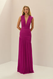 Vestido Longo em Tule com Decote V Profundo, Quadril Assimétrico Franzido e Saia Ampla - Brazia Rosa Pink