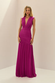 Vestido Longo em Tule com Decote V Profundo, Quadril Assimétrico Franzido e Saia Ampla - Brazia Rosa Pink