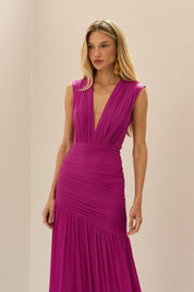 Vestido Longo em Tule com Decote V Profundo, Quadril Assimétrico Franzido e Saia Ampla - Brazia Rosa Pink