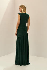 Vestido Longo em Tule com Decote V Profundo, Quadril Assimétrico Franzido e Saia Ampla - Brazia Verde Bandeira