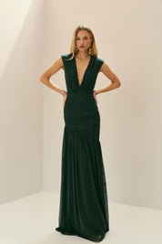 Vestido Longo em Tule com Decote V Profundo, Quadril Assimétrico Franzido e Saia Ampla - Brazia Verde Bandeira
