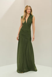 Vestido Longo em Tule com Decote V Profundo, Quadril Assimétrico Franzido e Saia Ampla - Brazia Verde Oliva