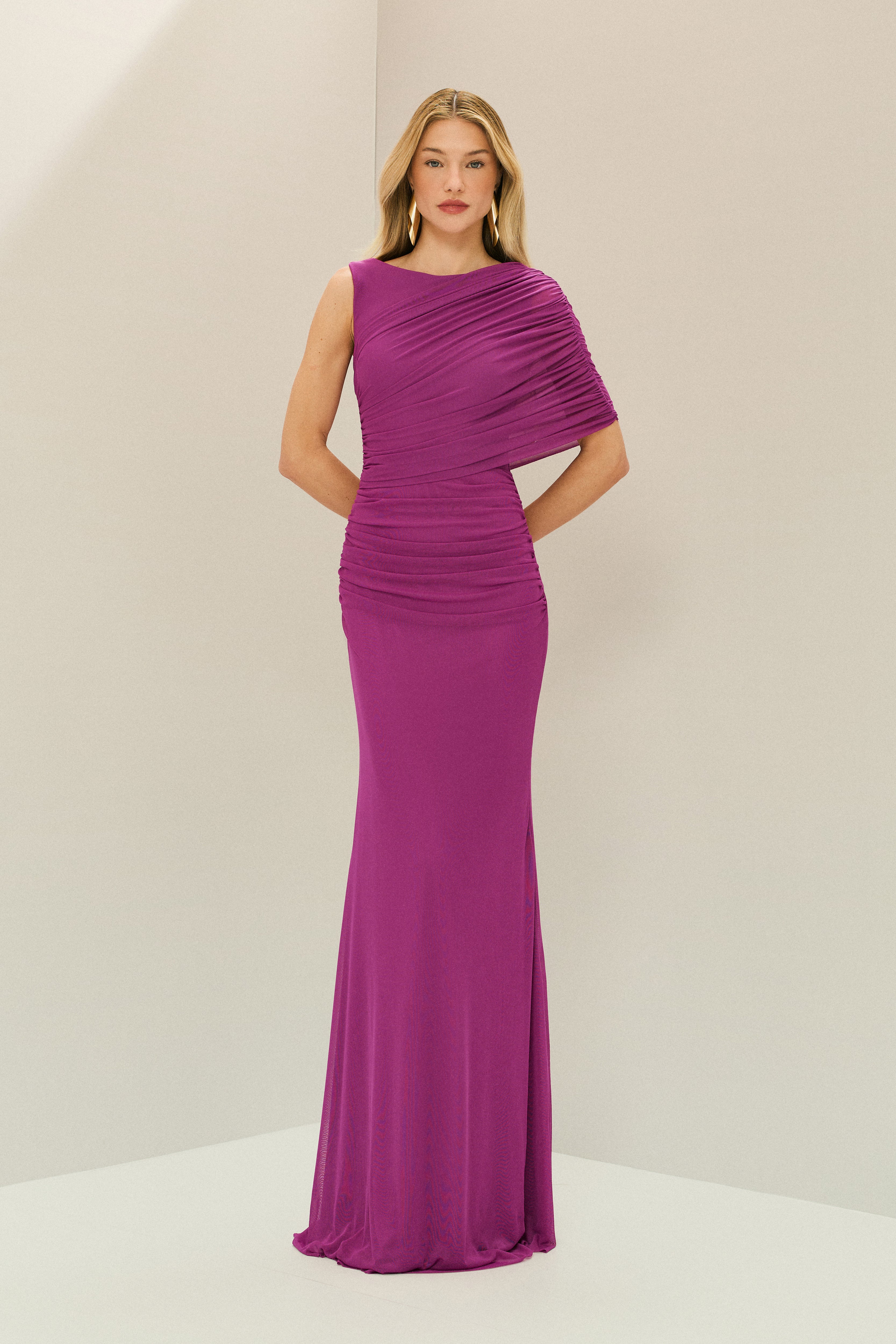 vestido_longo_em_tule_com_drapeado_assimetrico_na_manga_e_cintura_nanda_fucsia1_216e13ba-8efe-499c-82a9-266ca9a3774e.jpg