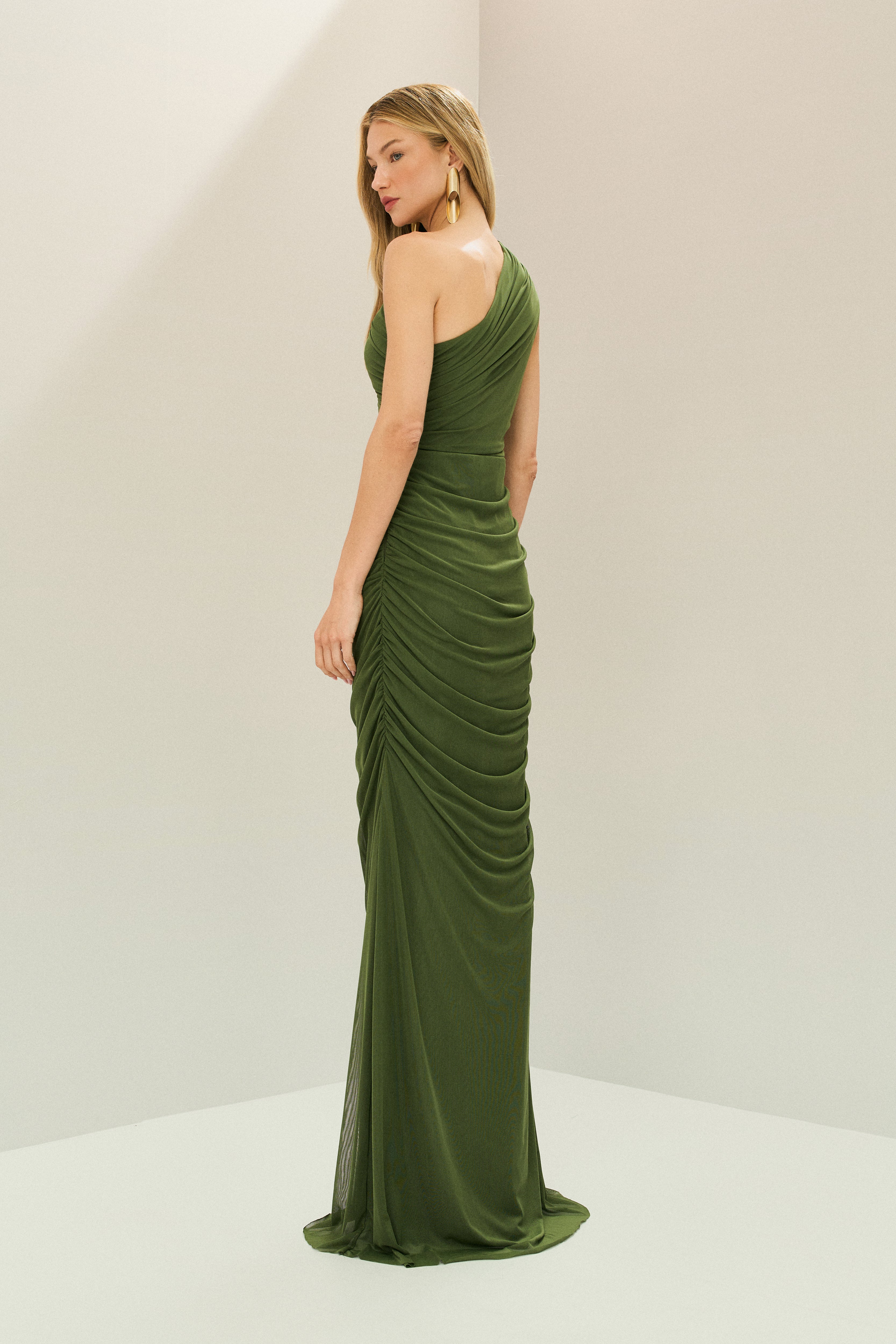Vestido Longo em Tule com Ombro Único e Franzidos - Lugano Verde Oliva