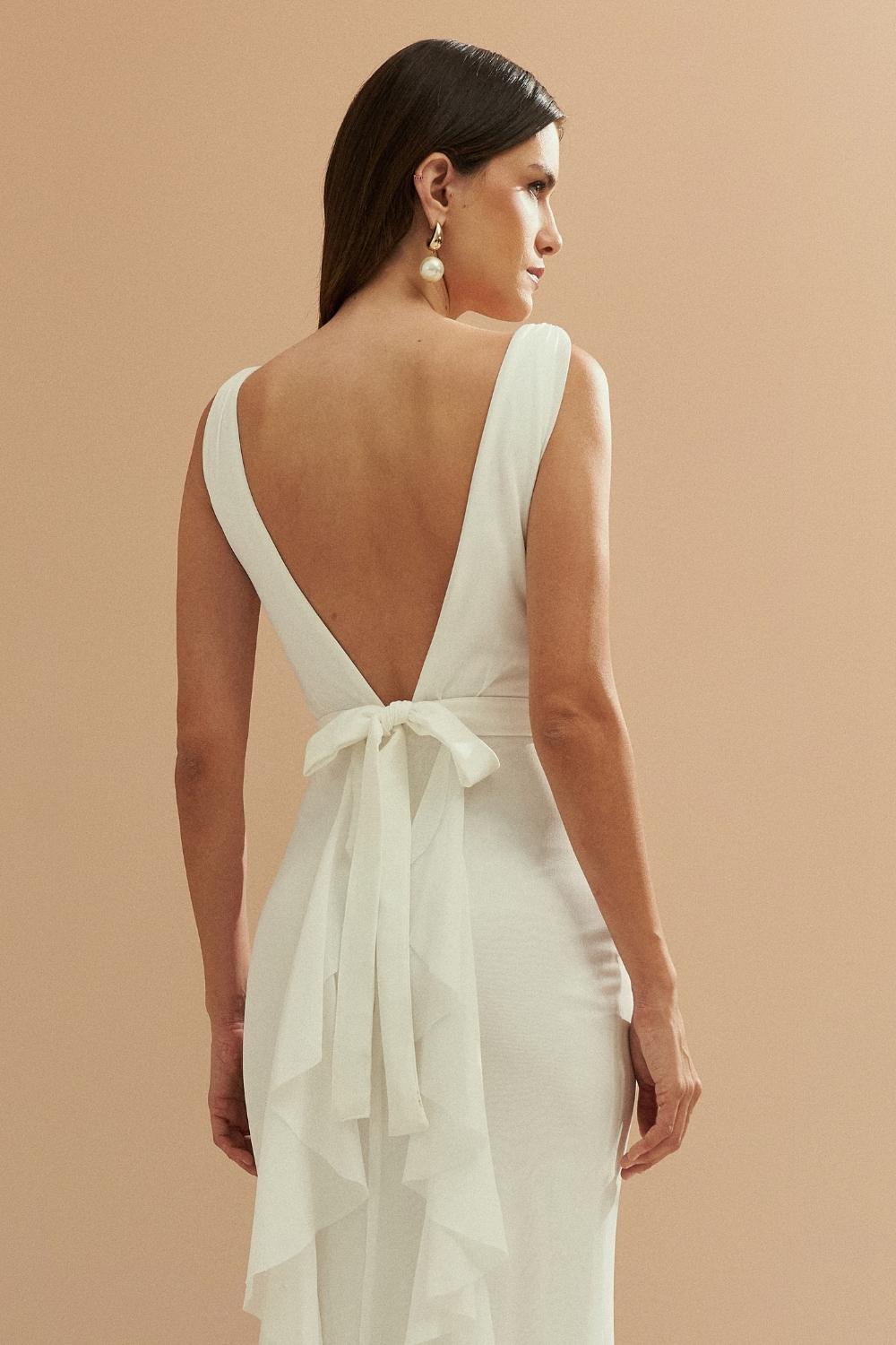 Vestido Longo em Tule, com Shape Sereia, Decote V Franzido, Cauda de Babados e Cinto Bordado - Alba Off White