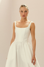 Vestido Longo em Zibeline com Decote Quadrado, Recorte nas Costas e Saia Ampla - Austria Off White