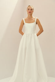 Vestido Longo em Zibeline com Decote Quadrado, Recorte nas Costas e Saia Ampla - Austria Off White