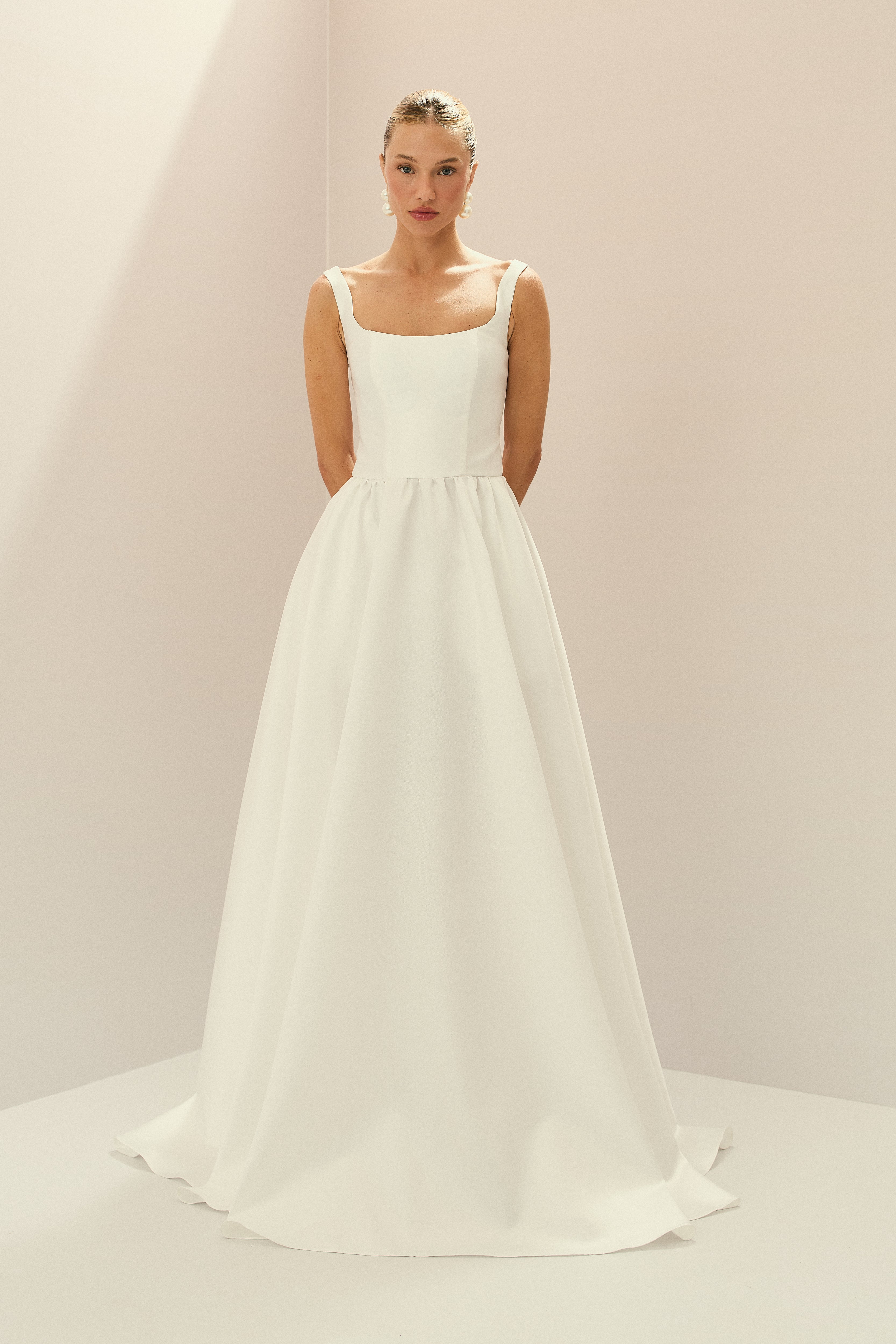 Vestido Longo em Zibeline com Decote Quadrado, Recorte nas Costas e Saia Ampla - Austria Off White