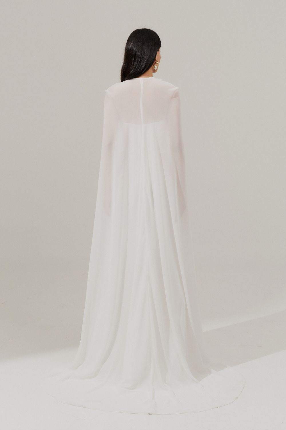 Vestido de Noiva em Zibeline Estilo Sereia com Capa Removível - Nauru Off White