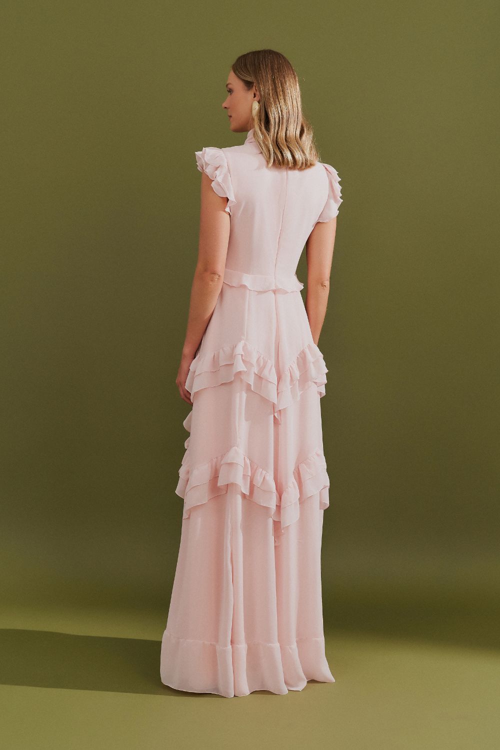 Vestido Longo Gola Alta, Recortes e Babados  - Monte Sinai Rosa